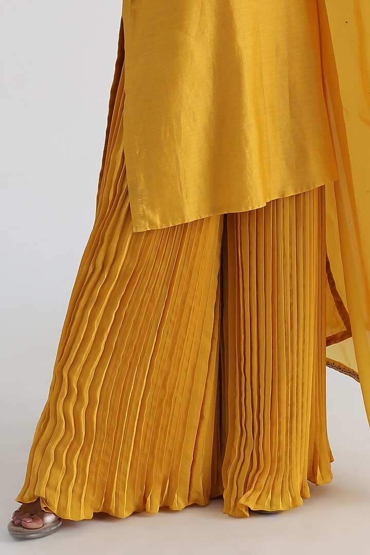 Yellow Chanderi Embroidered Kurta Set by Smriti by Anju Agarwal at Pernia's Pop Up Shop