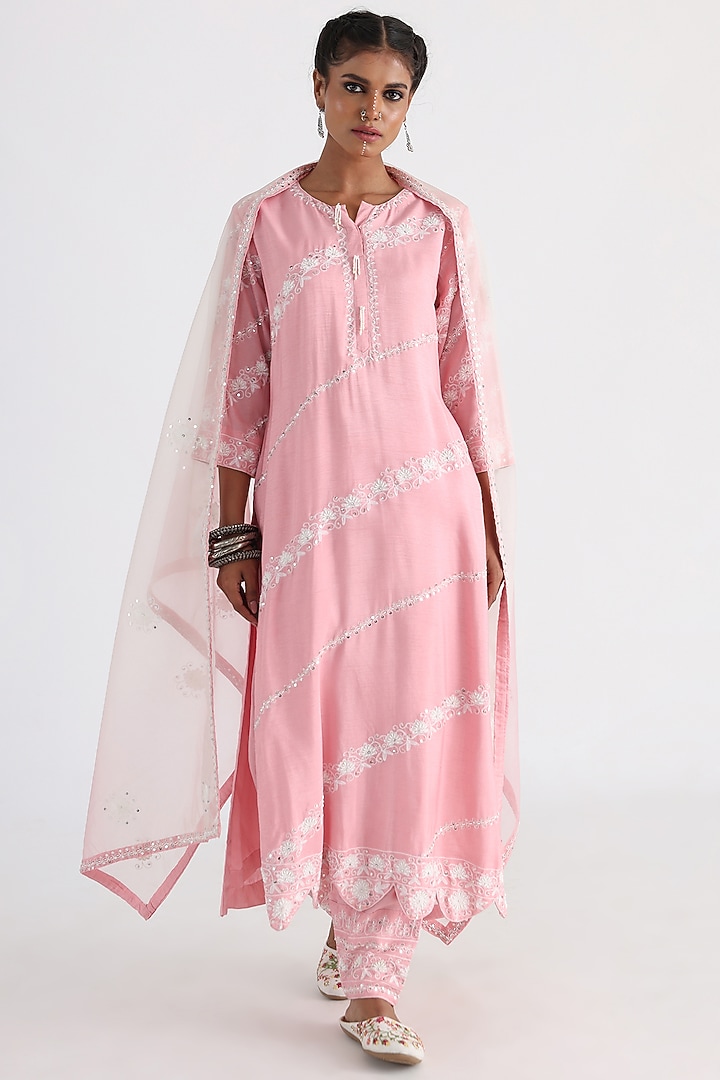 Pink Bam Silk & Taffeta Embroidered Kurta Set by Smriti by Anju Agarwal at Pernia's Pop Up Shop