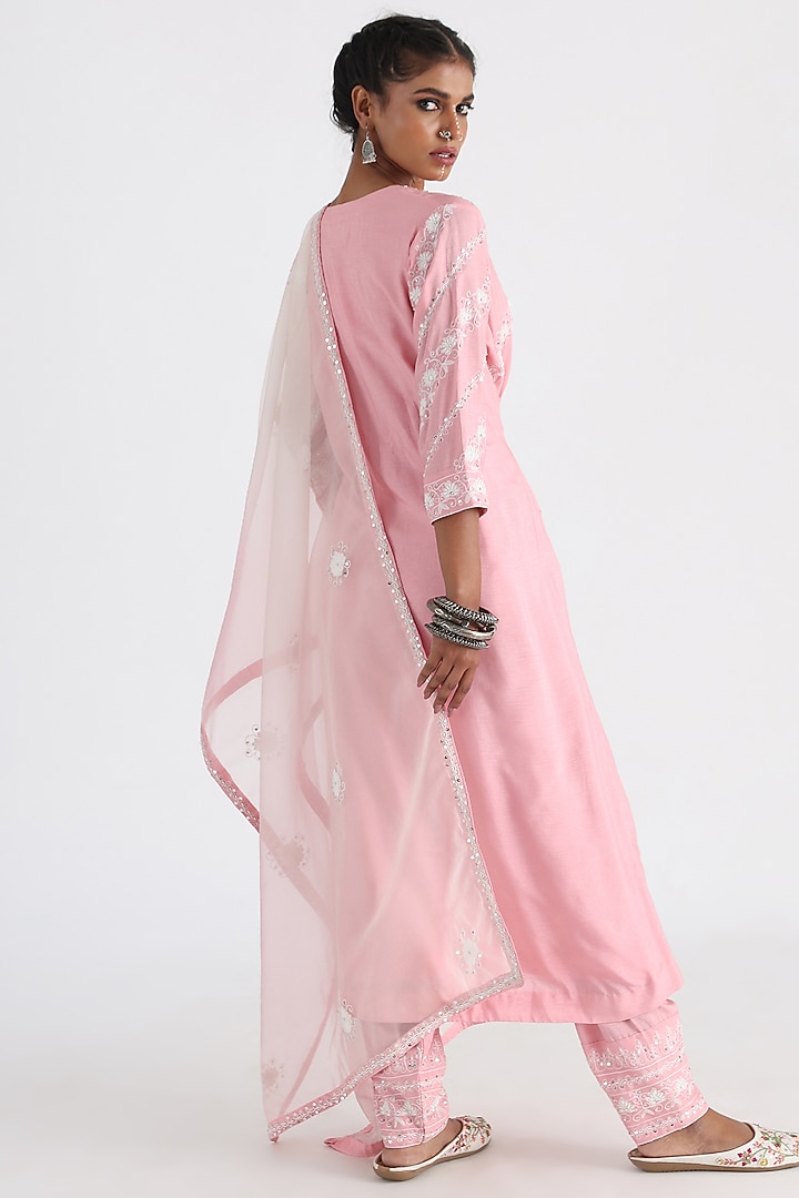Pink Bam Silk & Taffeta Embroidered Kurta Set by Smriti by Anju Agarwal at Pernia's Pop Up Shop