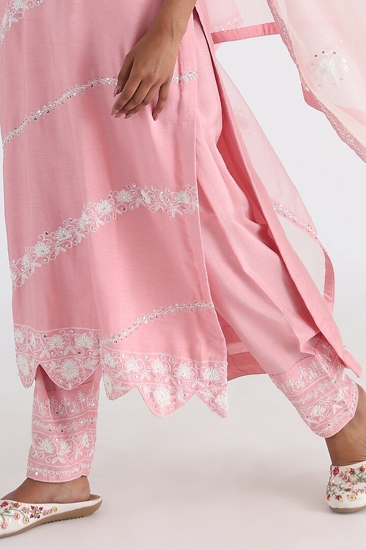 Pink Bam Silk & Taffeta Embroidered Kurta Set by Smriti by Anju Agarwal at Pernia's Pop Up Shop