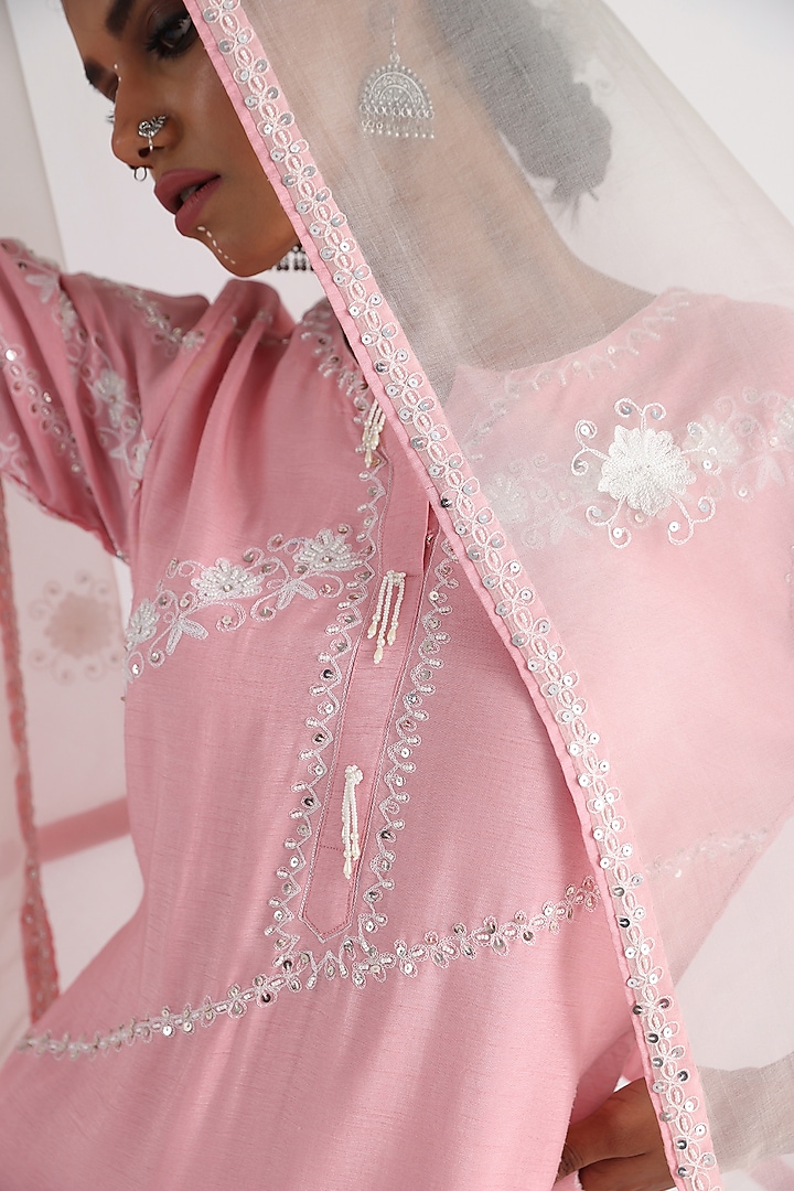 Pink Bam Silk & Taffeta Embroidered Kurta Set by Smriti by Anju Agarwal at Pernia's Pop Up Shop