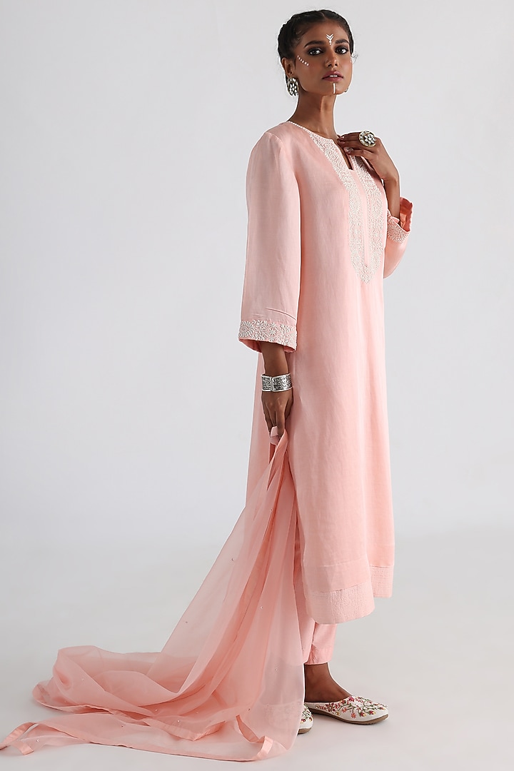 Pastel Pink Linen Satin & Taffeta Embroidered Kurta Set by Smriti by Anju Agarwal at Pernia's Pop Up Shop