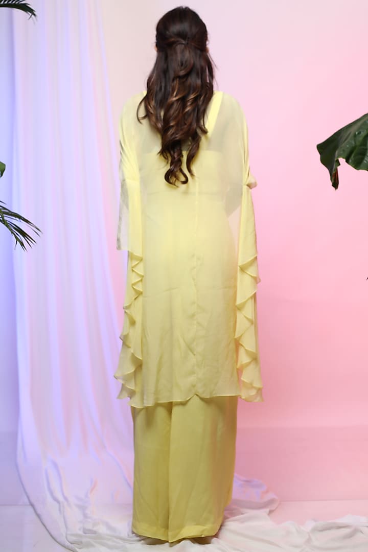 Yellow Organza Embroidered Pleated Cape Set by Smriti by Anju Agarwal at Pernia's Pop Up Shop