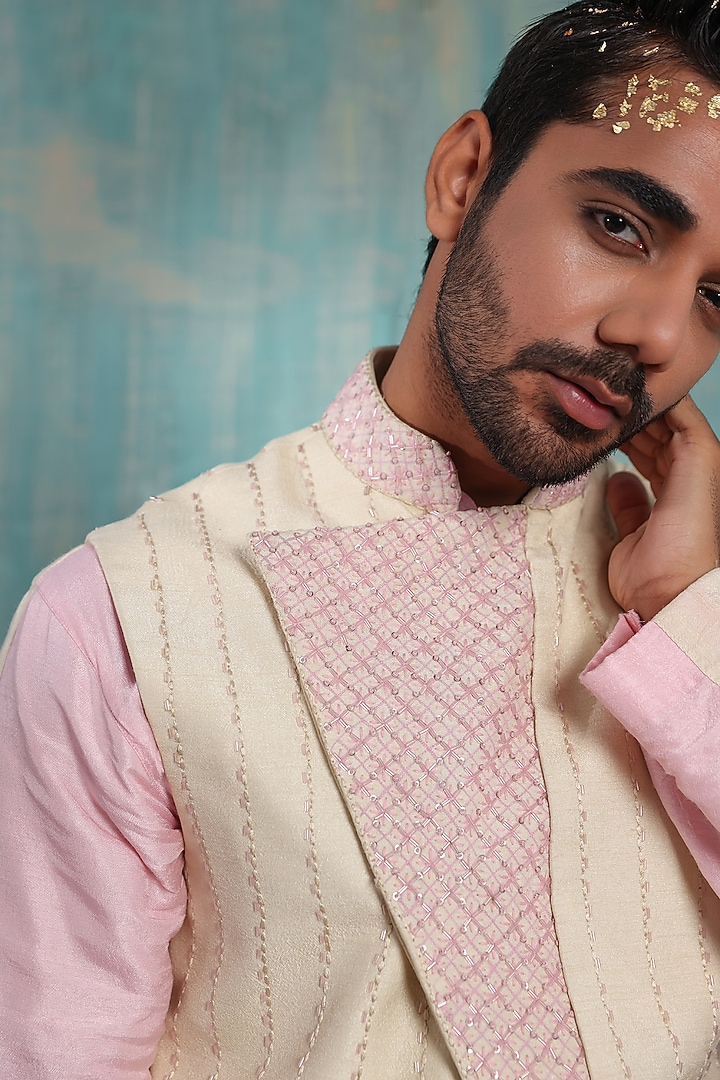 Flax & Salmon Pink Embellished Bundi Jacket by Smriti by Anju Agarwal Men at Pernia's Pop Up Shop