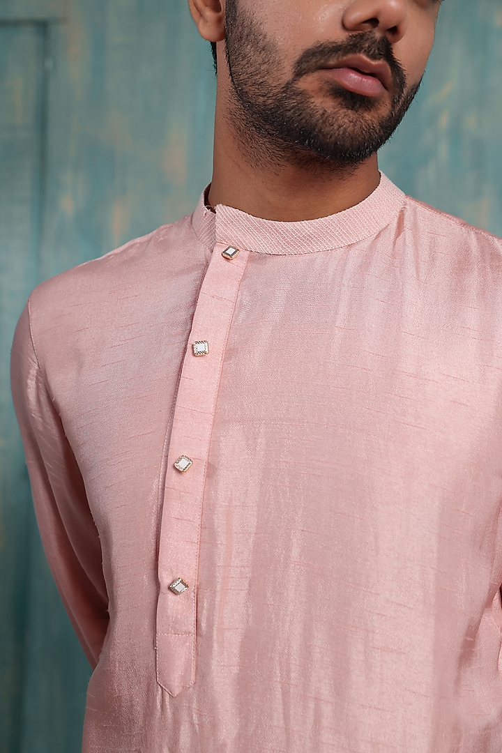 Shell Pink Silk Kurta Set by Smriti By Anju Agarwal Men at Pernia's Pop Up Shop