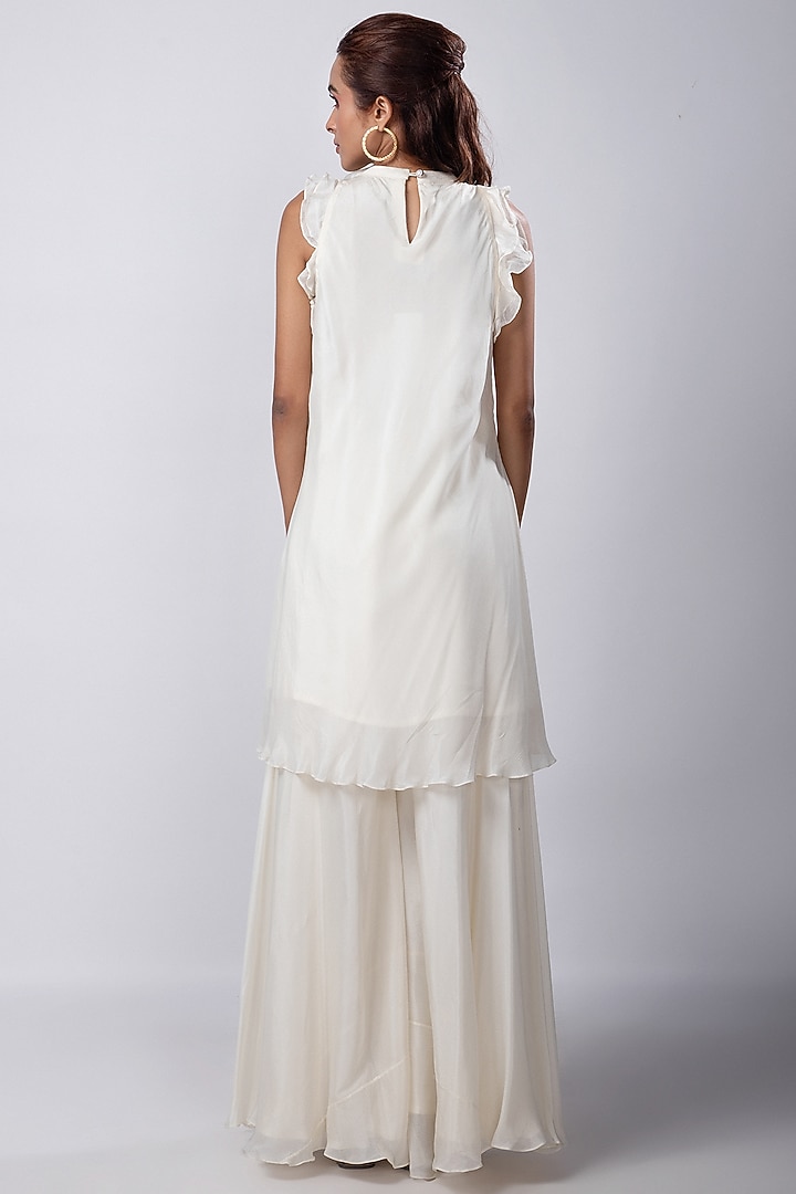 White Chinon Taffeta & Satin Organza Co-Ord Set by Smriti by Anju Agarwal at Pernia's Pop Up Shop