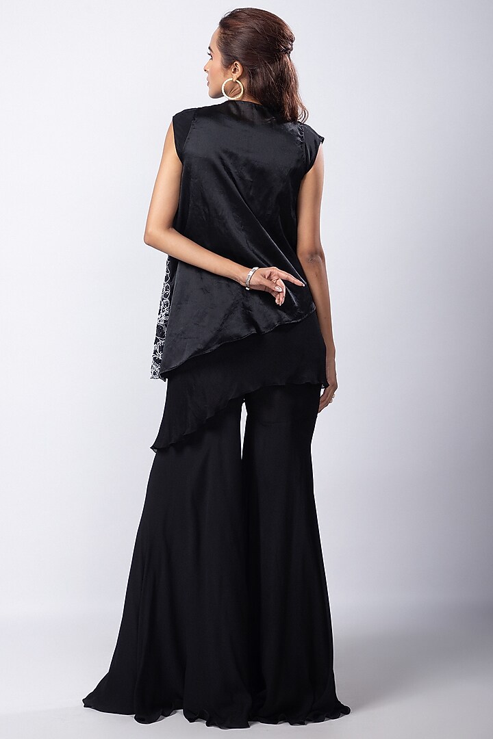 Black Chinon Taffeta Co-Ord Set by Smriti by Anju Agarwal at Pernia's Pop Up Shop