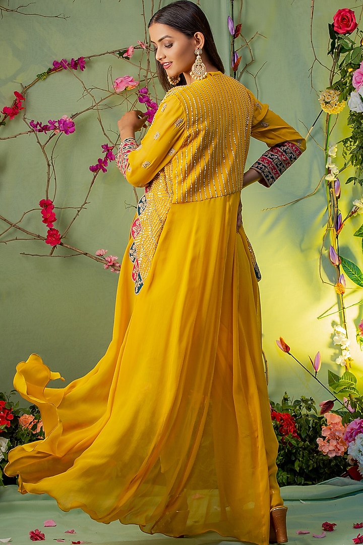 Yellow Embroidered Cape Set by Miku Kumar at Pernia's Pop Up Shop