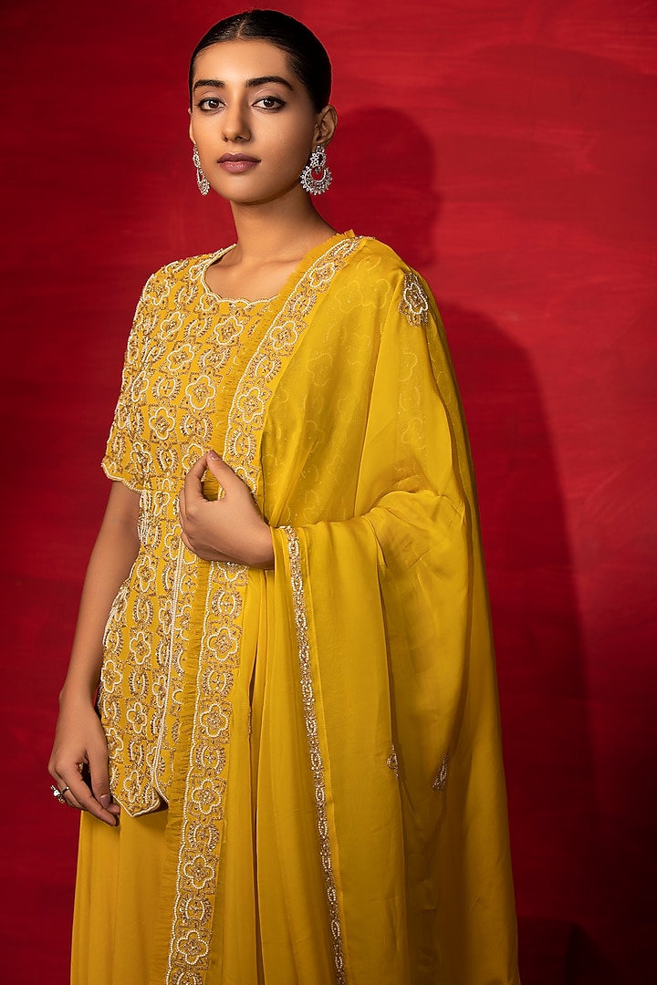 Yellow Embroidered Kurta Set by Miku Kumar at Pernia's Pop Up Shop