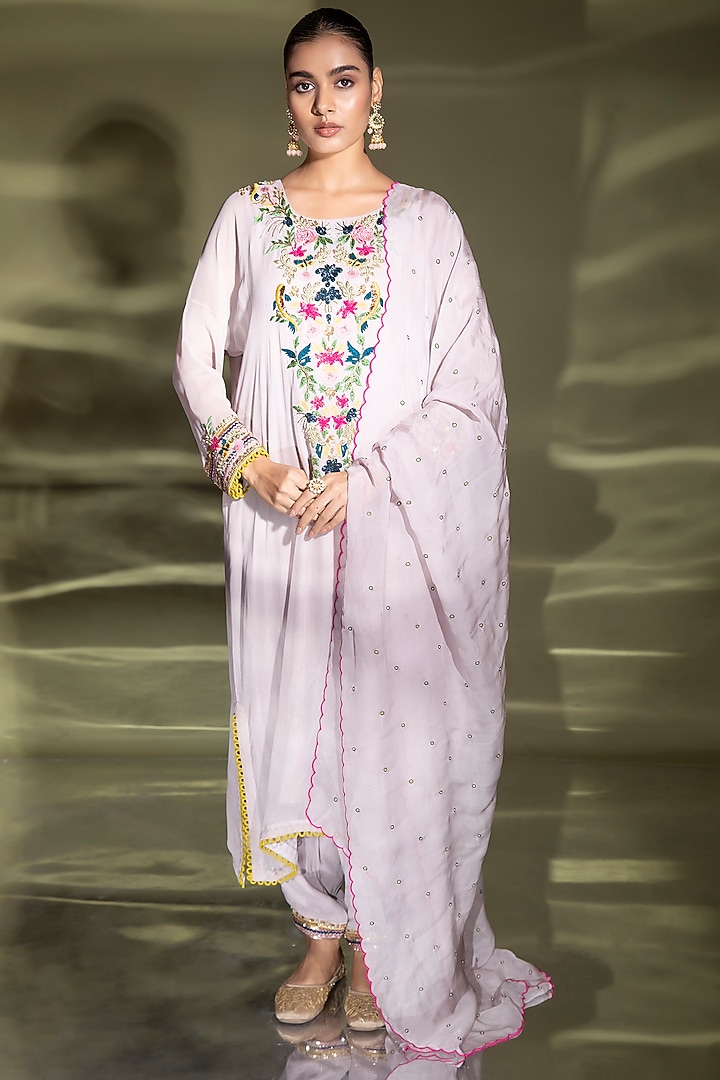Lilac Embroidered Kurta Set by Miku Kumar at Pernia's Pop Up Shop