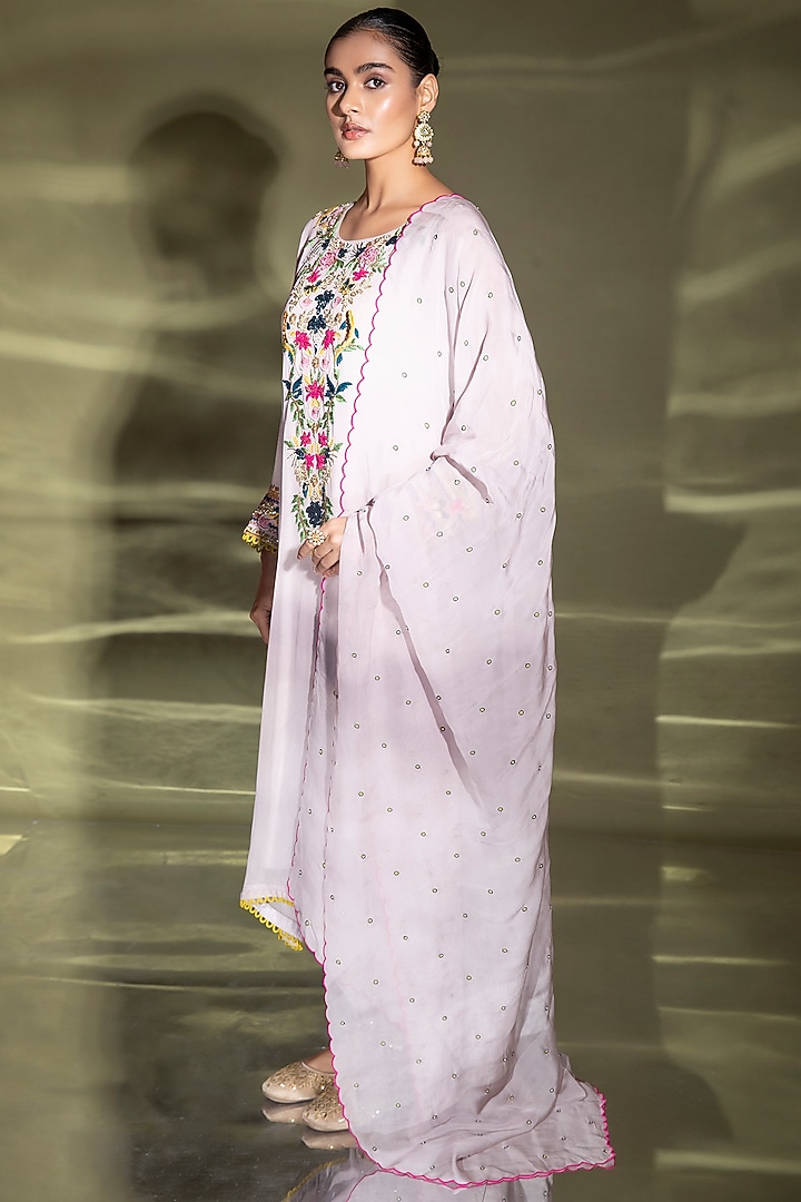 Lilac Embroidered Kurta Set by Miku Kumar at Pernia's Pop Up Shop