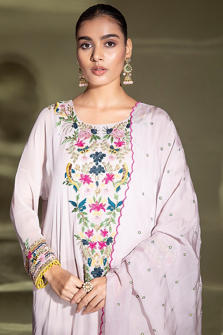 Lilac Embroidered Kurta Set by Miku Kumar at Pernia's Pop Up Shop