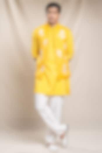 Yellow Cotton Silk Embroidered Bundi Jacket Set For Boys by Sanjev Marwaaha Kids