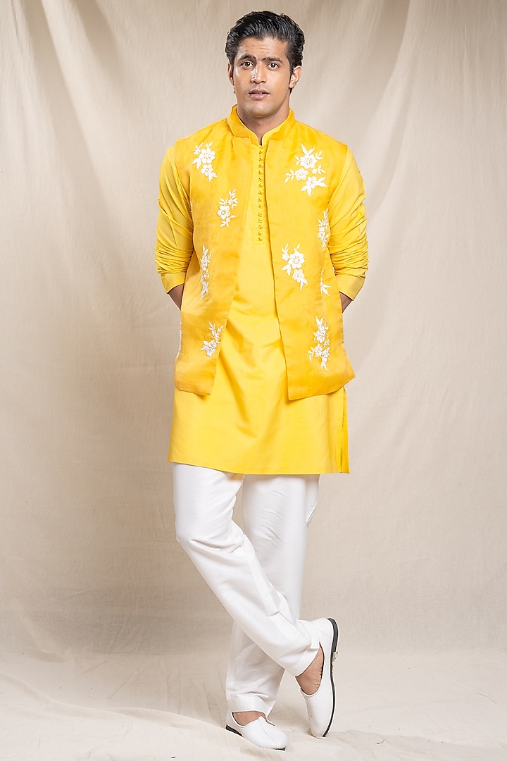 Yellow Cotton Silk Embroidered Bundi Jacket Set For Boys by Sanjev Marwaaha Kids