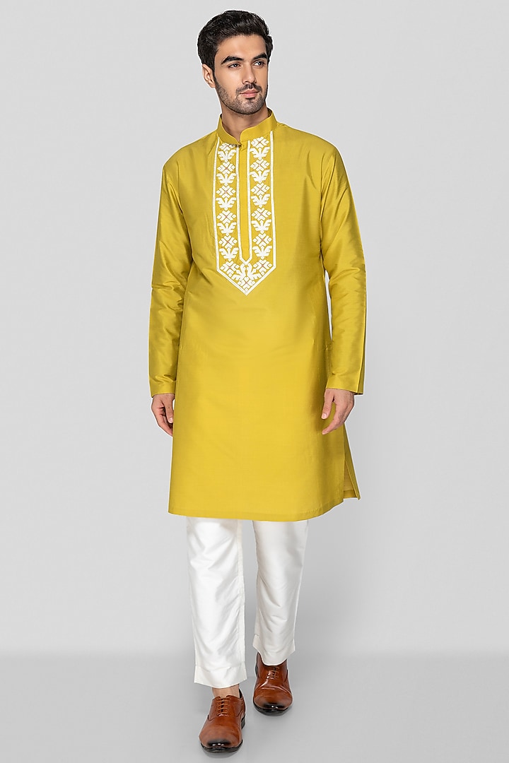 Bright Green Cotton Silk Applique Embellished Kurta Set For Boys by Sanjev Marwaaha Kids at Pernia's Pop Up Shop