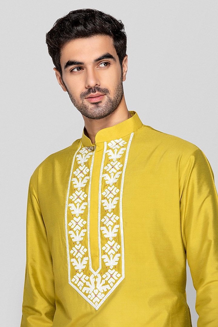 Bright Green Cotton Silk Applique Embellished Kurta Set For Boys by Sanjev Marwaaha Kids at Pernia's Pop Up Shop