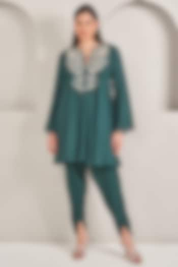 Emerald Green Dupion Silk Hand Embroidered Kurta Set by Sammohi By Moksha & Hiral at Pernia's Pop Up Shop