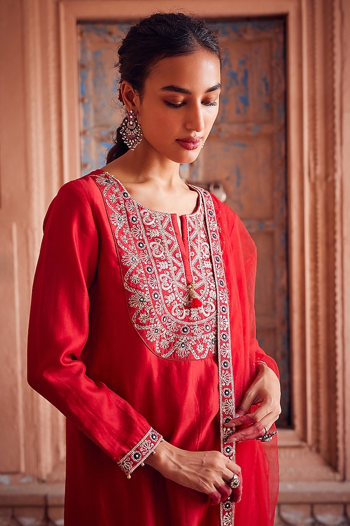 Red Chanderi Silk Embroidered Kurta Set by Seema Nanda at Pernia's Pop Up Shop