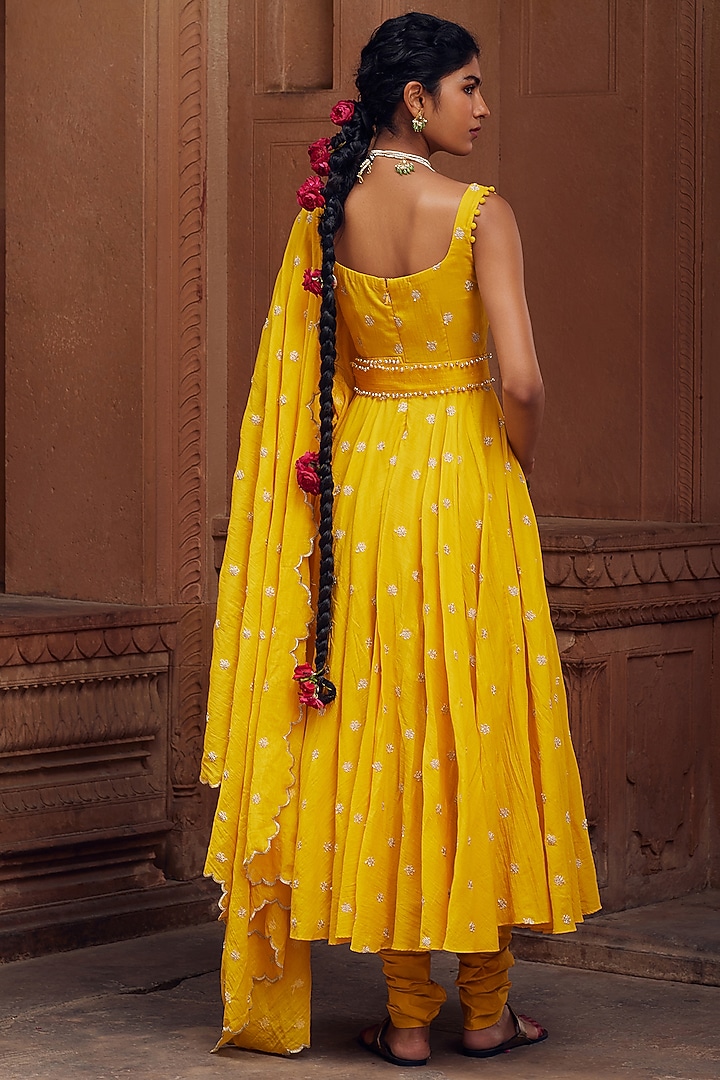 Yellow Cotton Mul Embroidered Kalidar Kurta Set by Seema Nanda at Pernia's Pop Up Shop