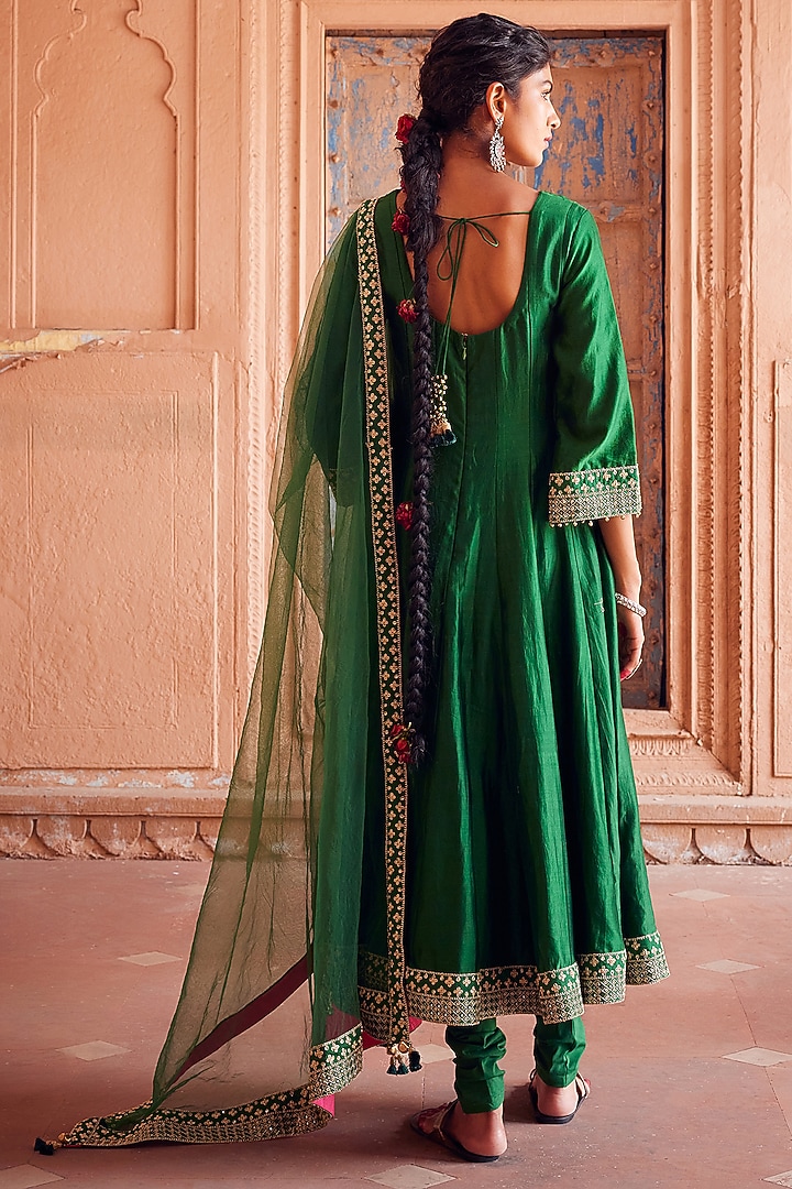 Green Chanderi Silk Embroidered Kalidar Kurta Set by Seema Nanda at Pernia's Pop Up Shop