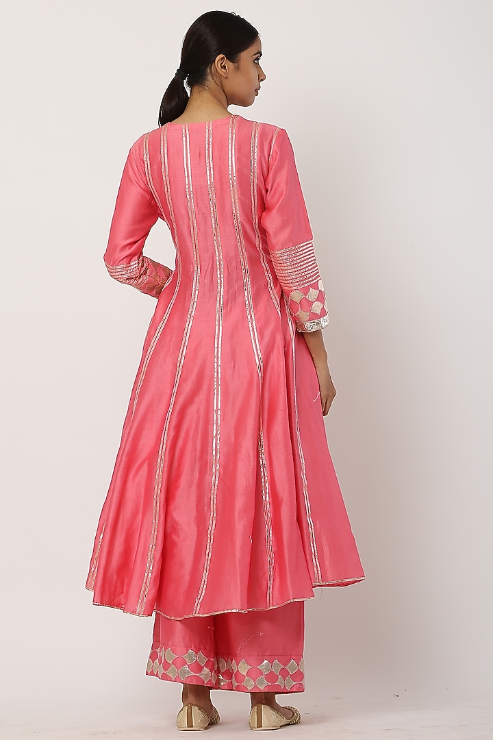 Peach Paneled Kurta Set by Seema Nanda at Pernia's Pop Up Shop
