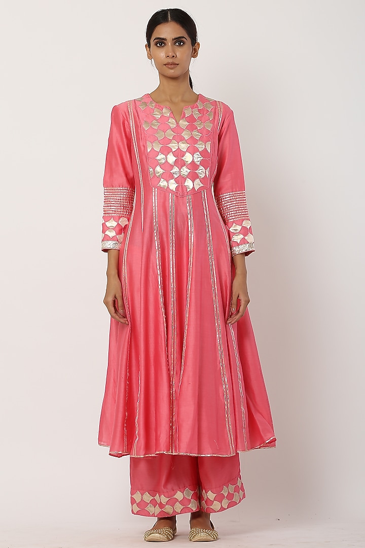 Peach Paneled Kurta Set by Seema Nanda at Pernia's Pop Up Shop