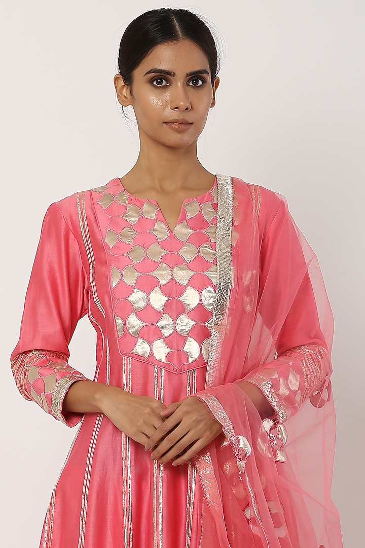 Peach Paneled Kurta Set by Seema Nanda at Pernia's Pop Up Shop
