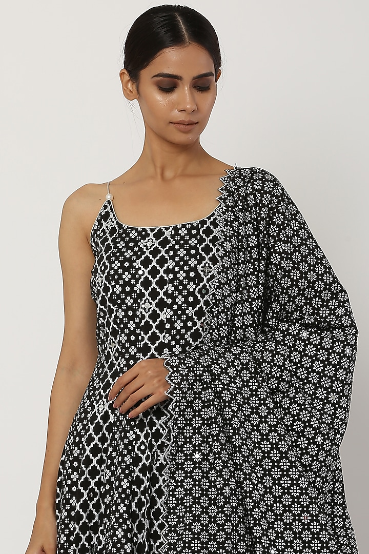 Black Paneled Kalidar Party Wear Anarkali Set by Seema Nanda at Pernia's Pop Up Shop