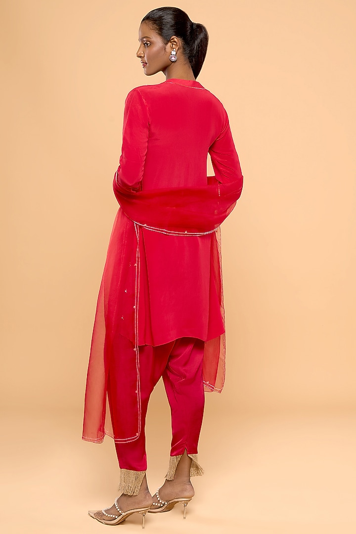 Red Pure Crepe & Organza Embroidered Kurta Set by Mayu Kothari at Pernia's Pop Up Shop