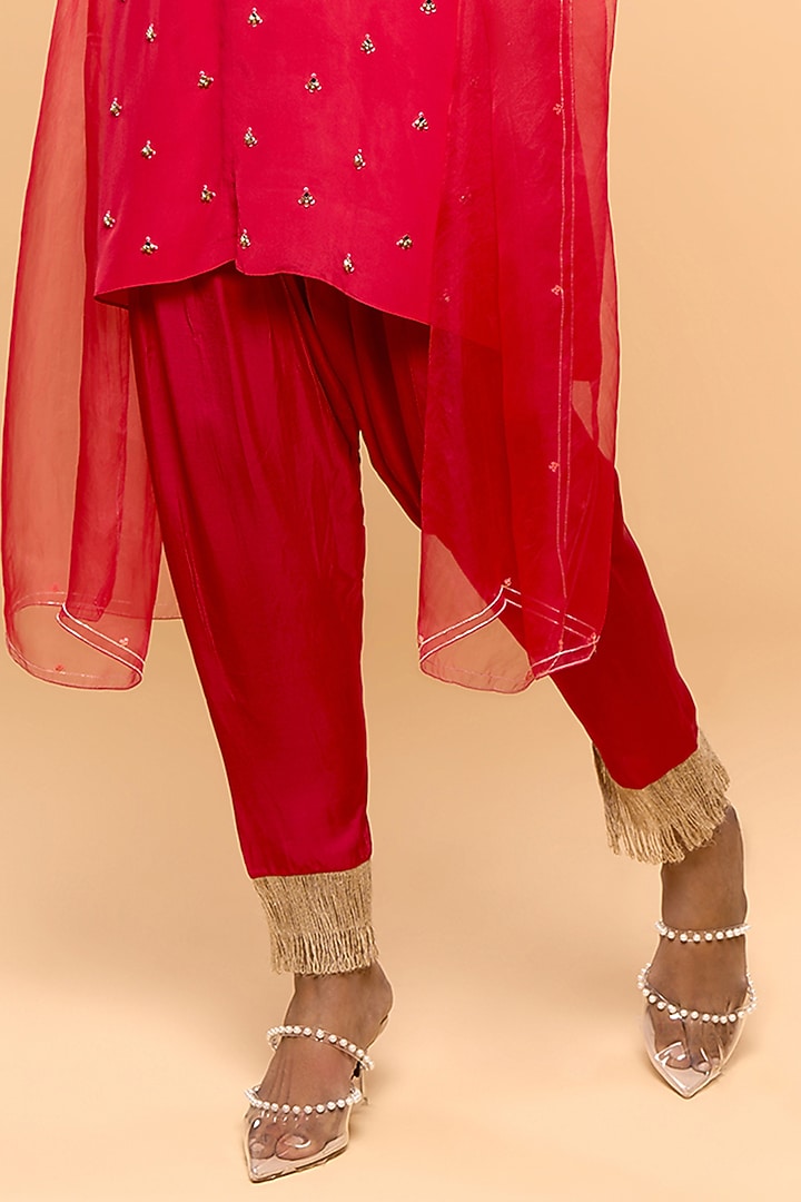 Red Pure Crepe & Organza Embroidered Kurta Set by Mayu Kothari at Pernia's Pop Up Shop