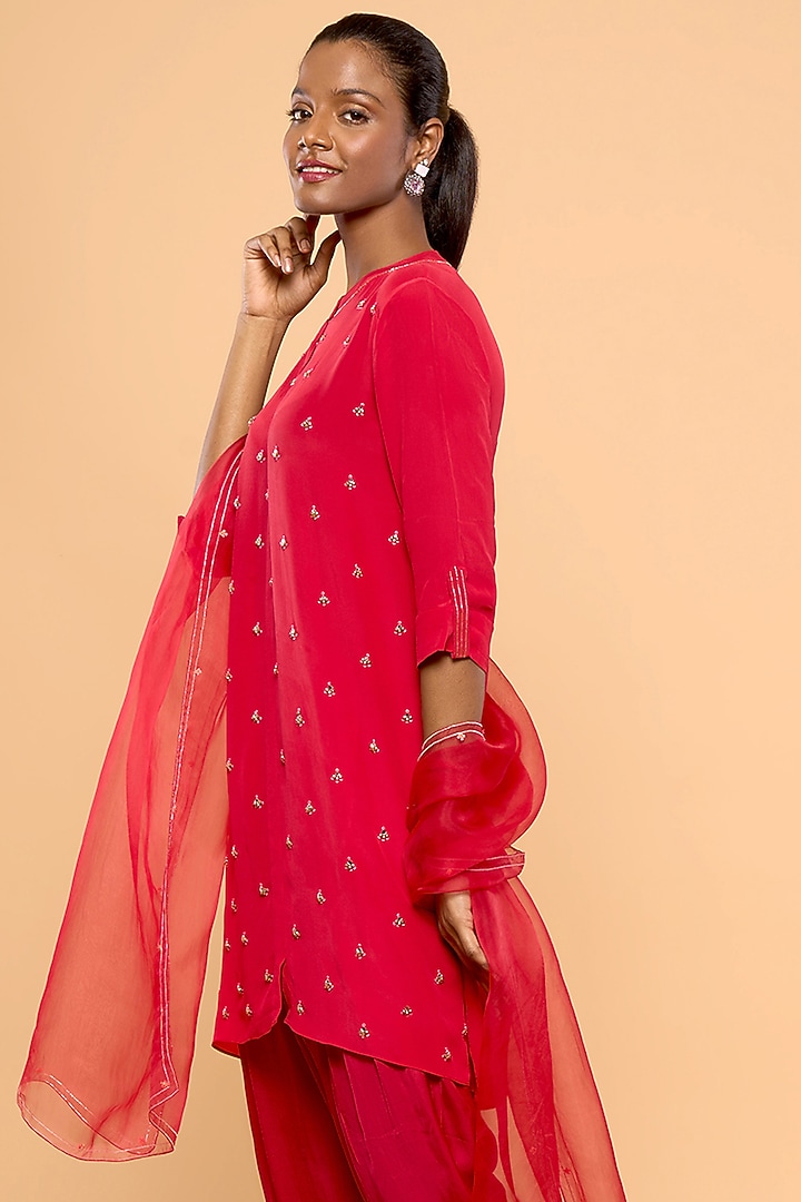 Red Pure Crepe & Organza Embroidered Kurta Set by Mayu Kothari at Pernia's Pop Up Shop
