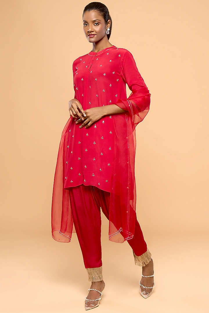 Red Pure Crepe & Organza Embroidered Kurta Set by Mayu Kothari at Pernia's Pop Up Shop