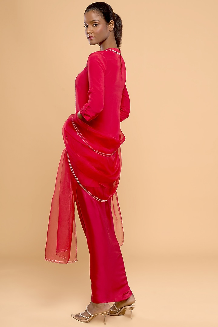 Red Pure Crepe & Organza Embroidered Kurta Set by Mayu Kothari at Pernia's Pop Up Shop