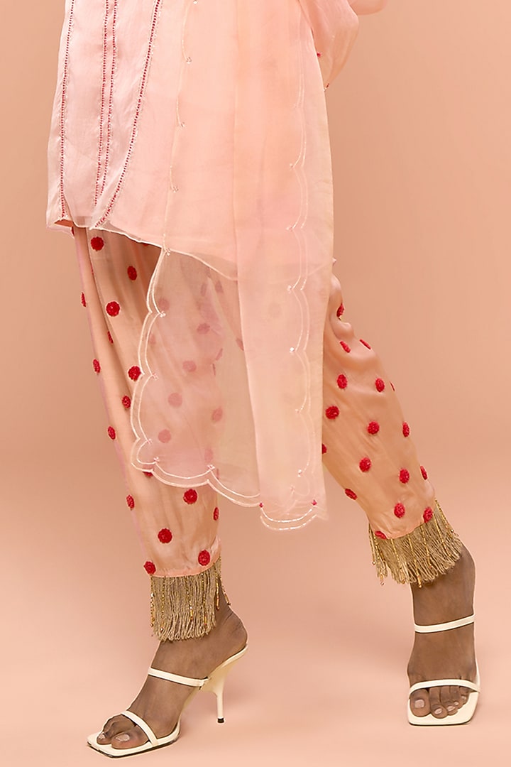 Peach Embroidered Kurta Set by Mayu Kothari at Pernia's Pop Up Shop