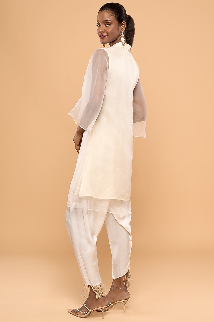 White Embroidered Kurta Set by Mayu Kothari at Pernia's Pop Up Shop