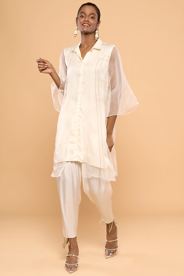 White Embroidered Kurta Set by Mayu Kothari at Pernia's Pop Up Shop