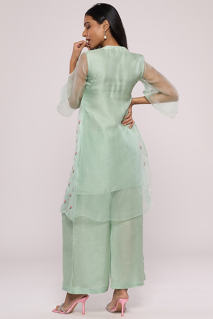 Green Embroidered Kurta Set by Mayu Kothari at Pernia's Pop Up Shop