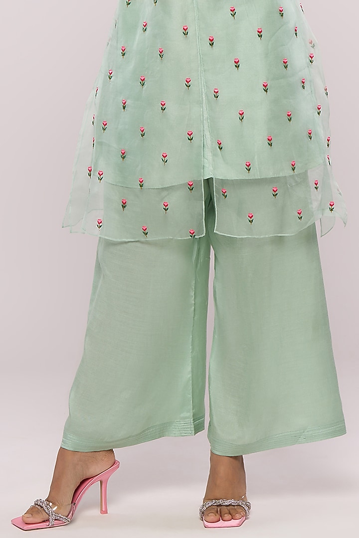 Green Embroidered Kurta Set by Mayu Kothari at Pernia's Pop Up Shop