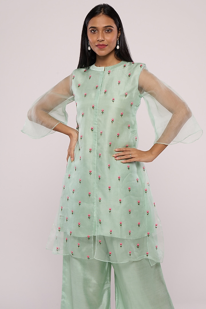 Green Embroidered Kurta Set by Mayu Kothari at Pernia's Pop Up Shop