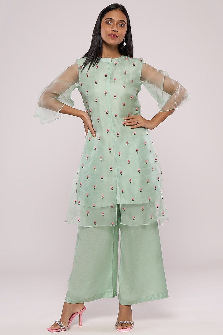 Green Embroidered Kurta Set by Mayu Kothari at Pernia's Pop Up Shop