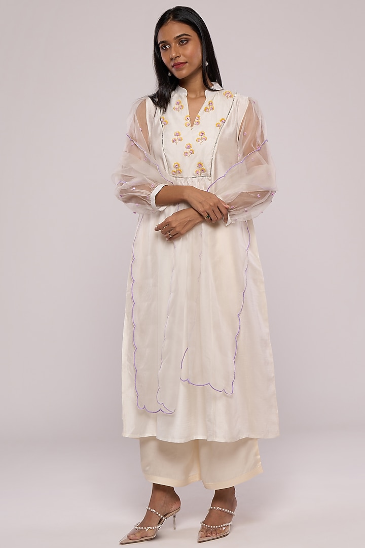 White Embroidered Kurta Set by Mayu Kothari at Pernia's Pop Up Shop