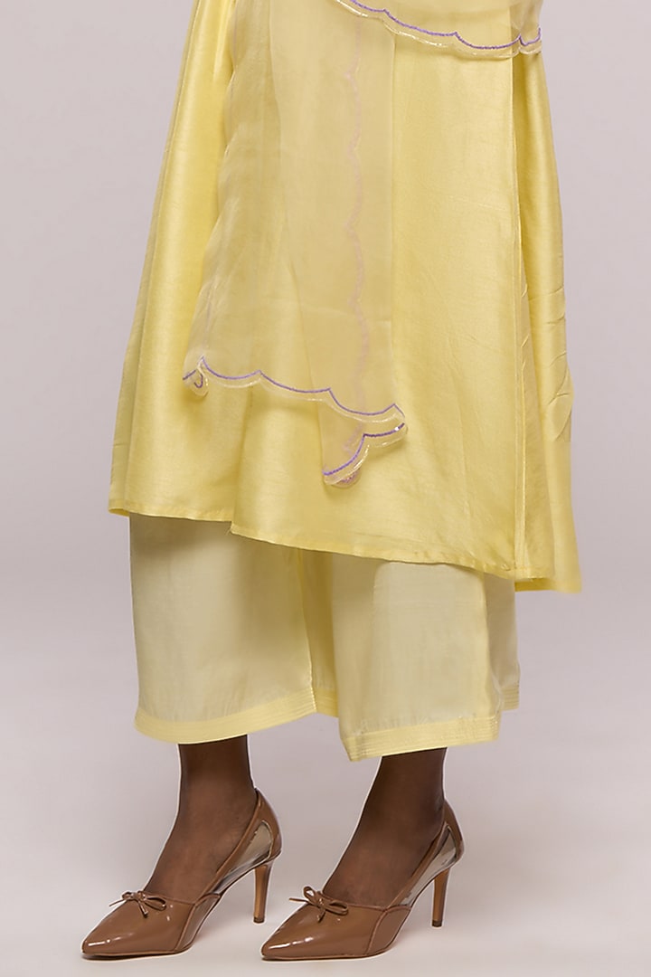 Yellow Embroidered Kurta Set by Mayu Kothari at Pernia's Pop Up Shop