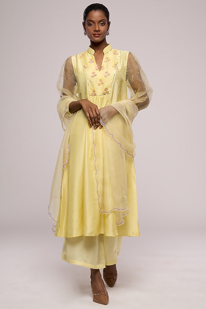 Yellow Embroidered Kurta Set by Mayu Kothari at Pernia's Pop Up Shop