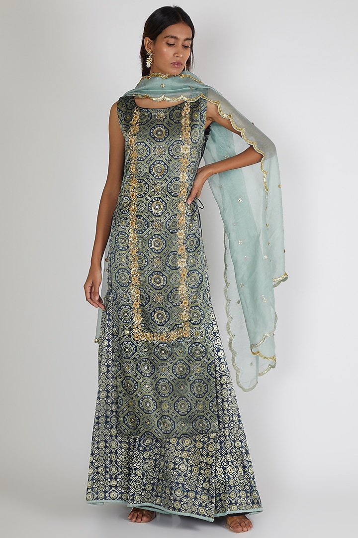 Turquoise Embroidered Kurta Set by Salian By Anushree