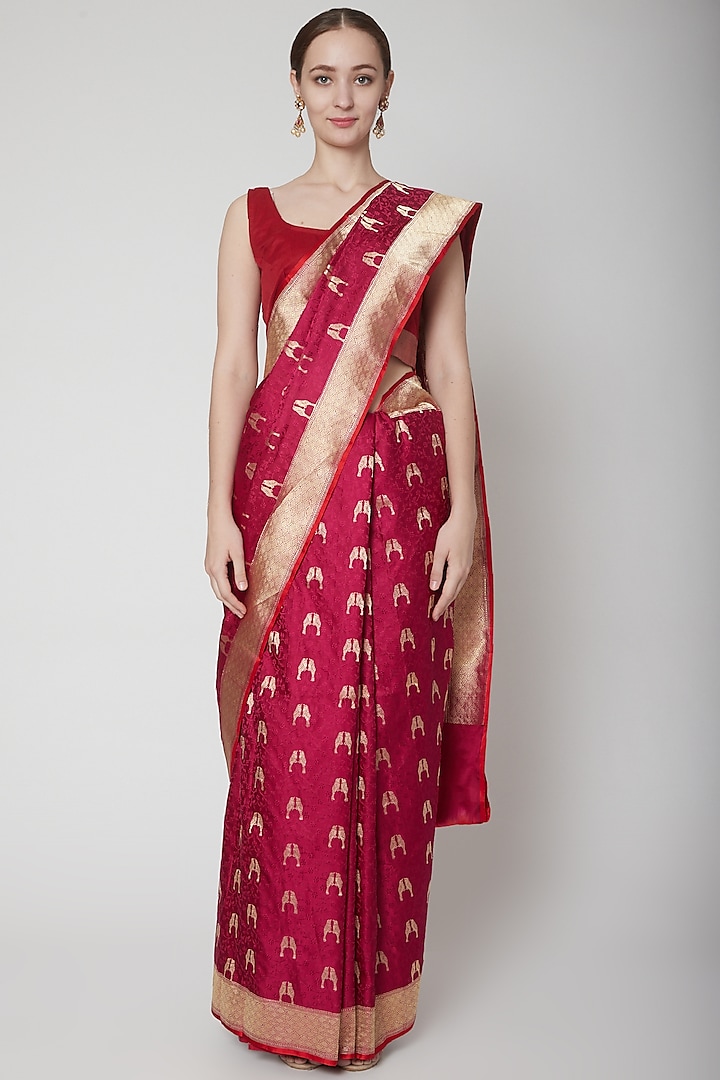 Fuchsia Tanchoi Saree Set by Shanti Banaras