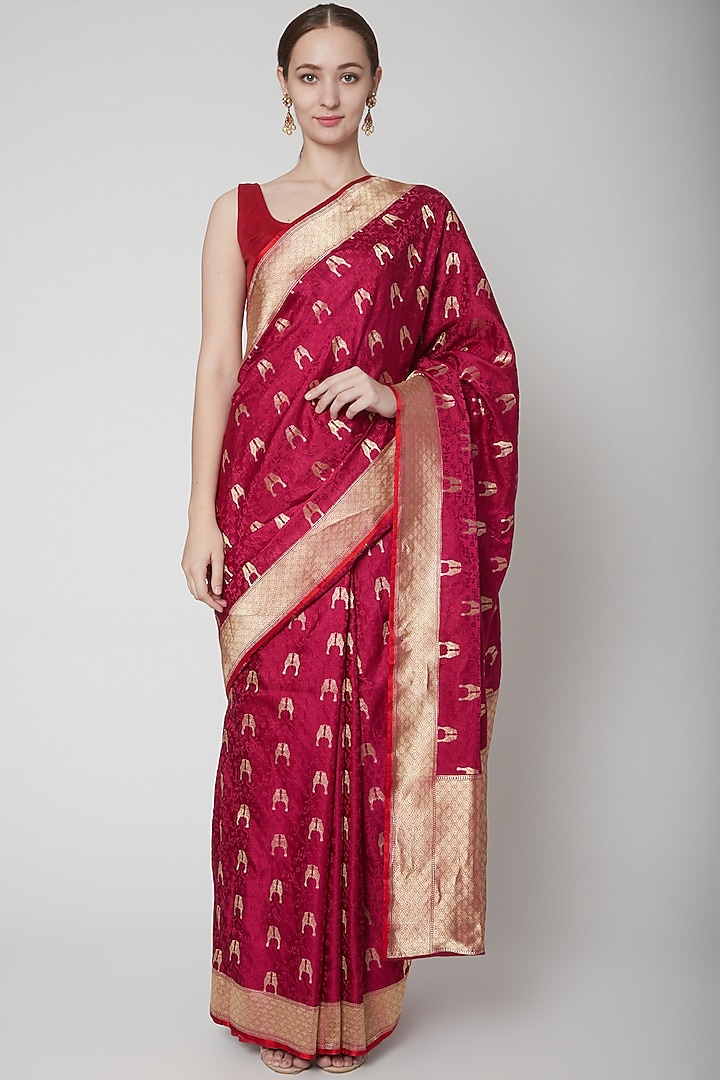Fuchsia Tanchoi Wedding Saree Set by Shanti Banaras at Pernia's Pop Up Shop
