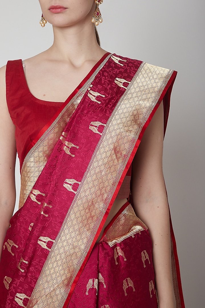 Fuchsia Tanchoi Wedding Saree Set by Shanti Banaras at Pernia's Pop Up Shop