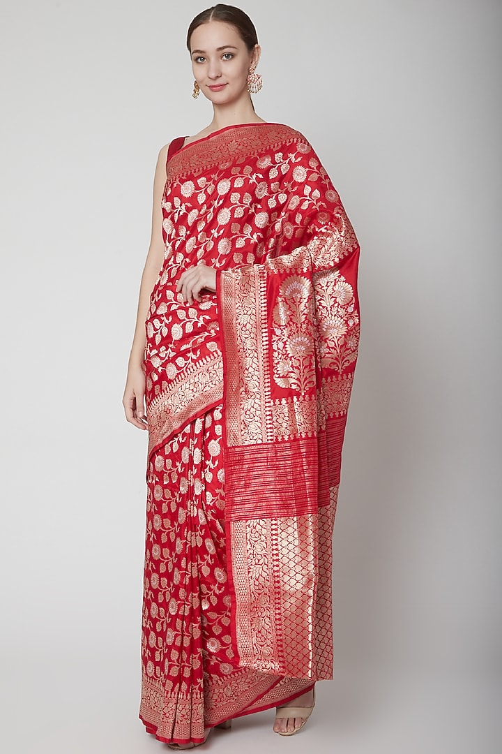 Red Handwoven Jaal Wedding Saree Set by Shanti Banaras at Pernia's Pop Up Shop