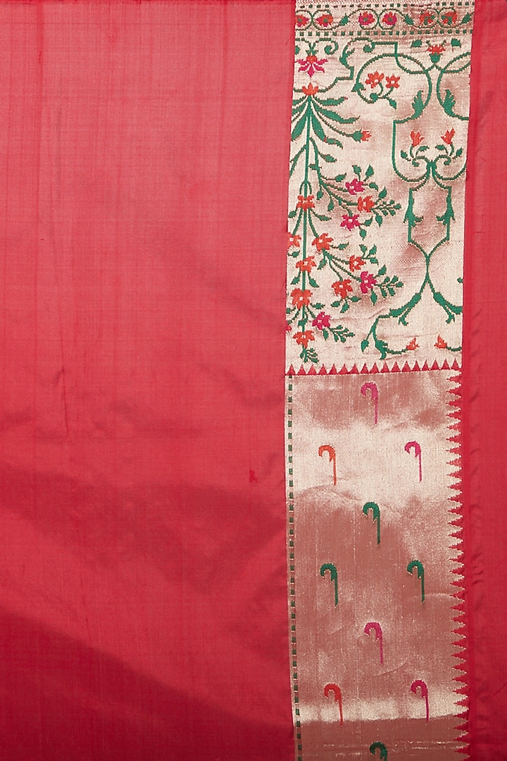 Red Handwoven Paithani Wedding Saree Set by Shanti Banaras at Pernia's Pop Up Shop