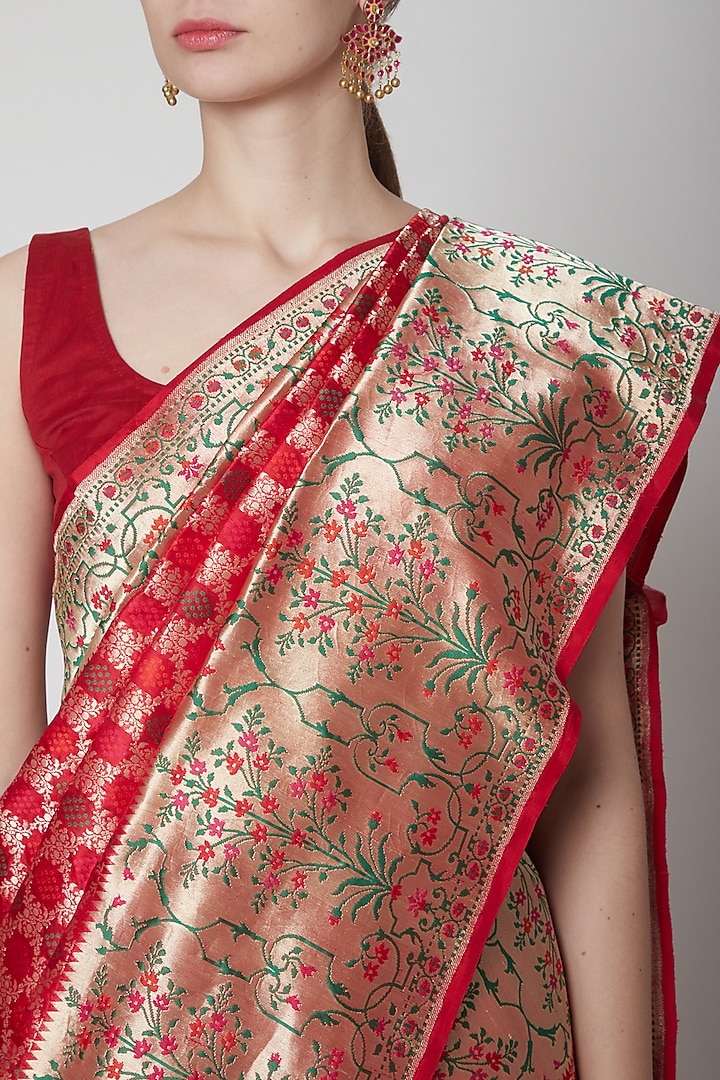 Red Handwoven Paithani Wedding Saree Set by Shanti Banaras at Pernia's Pop Up Shop